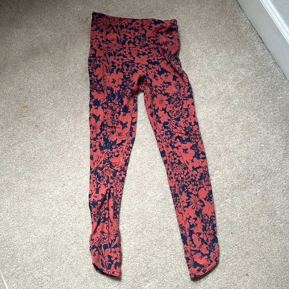 Women’s  lulu lemon 7-8 legging